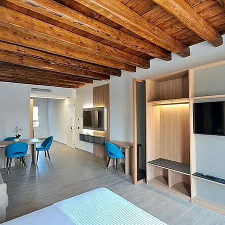 Antica - M Factory 4*